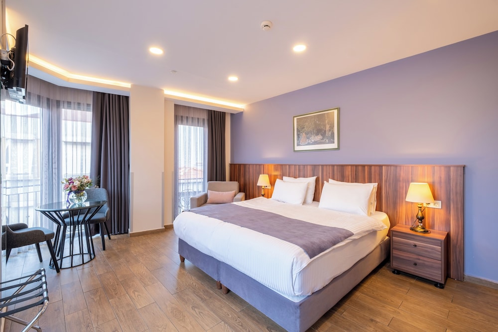 Double or Twin Room, Non Smoking, Corner photo 2