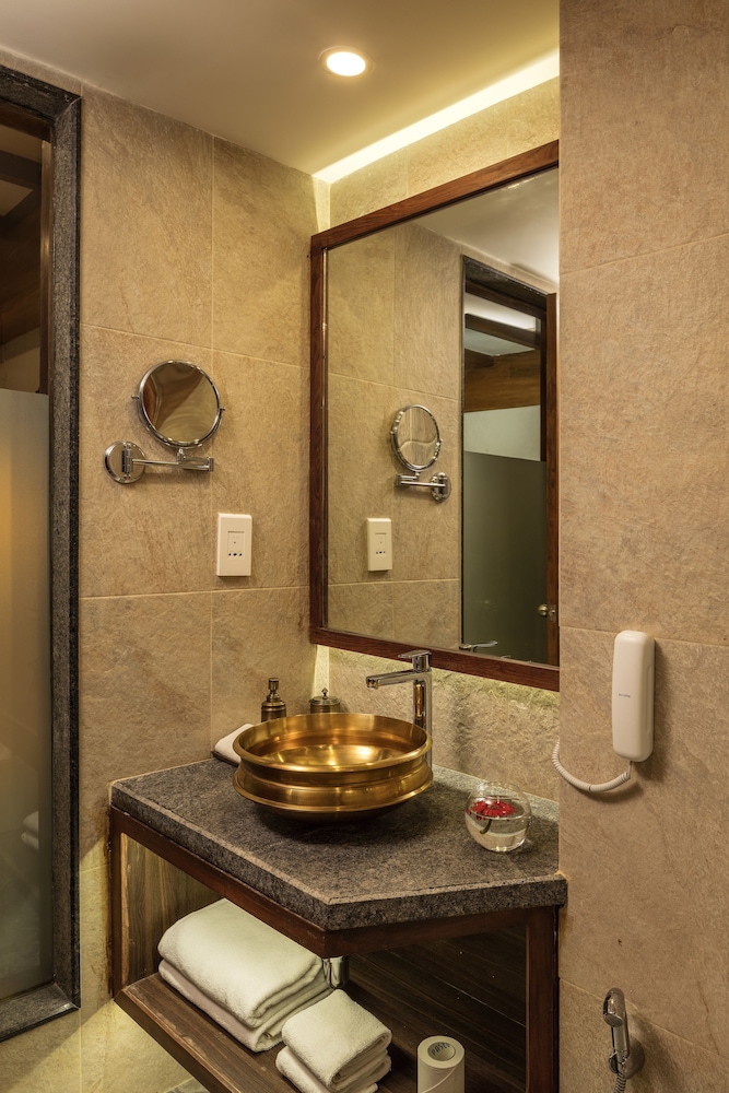 Heritage Deluxe Double or Twin Room with Balcony photo 2