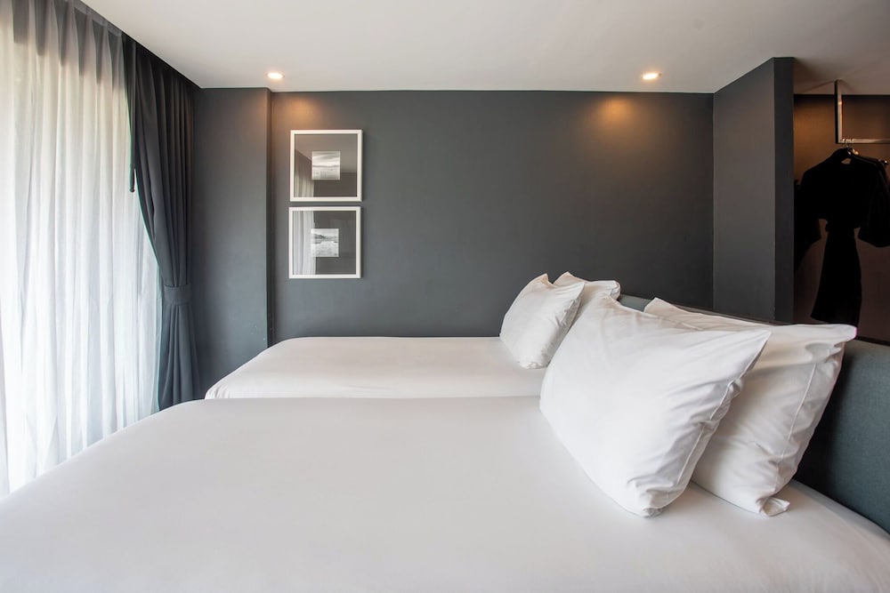 Studio Twin Bed - Photo 2