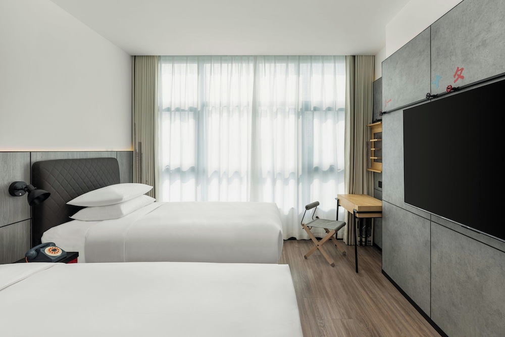 Standard Room, 2 Twin Beds, City View
