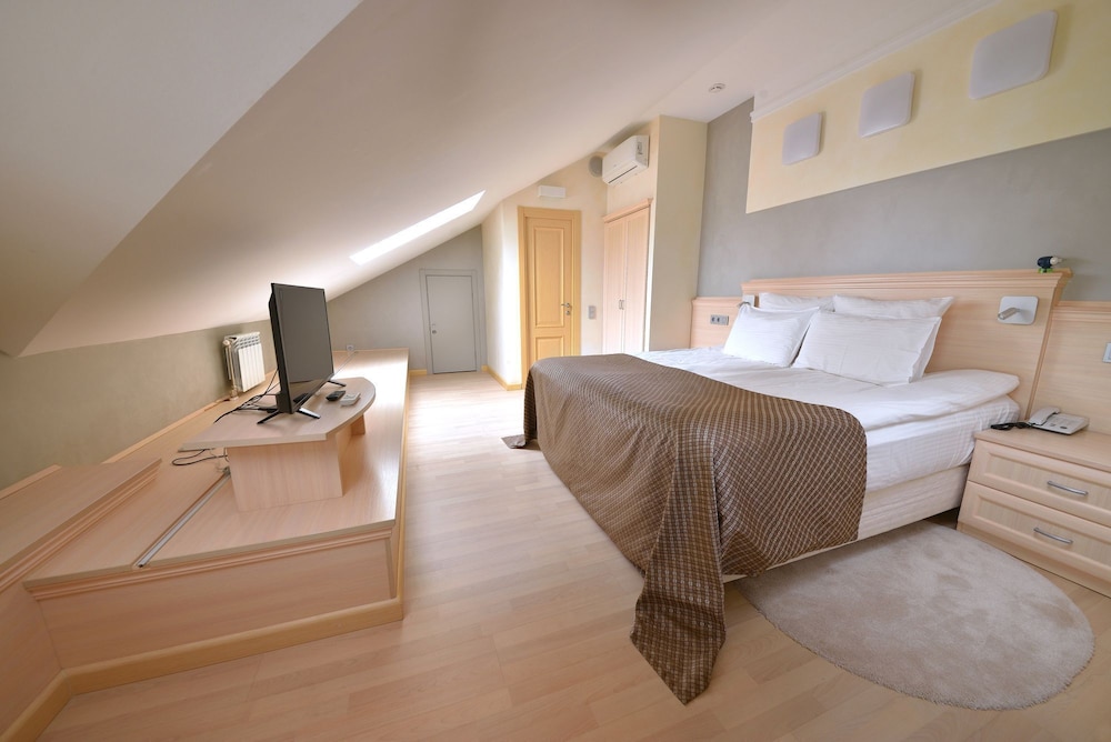 Standard Double or Twin Room with Air Conditioning