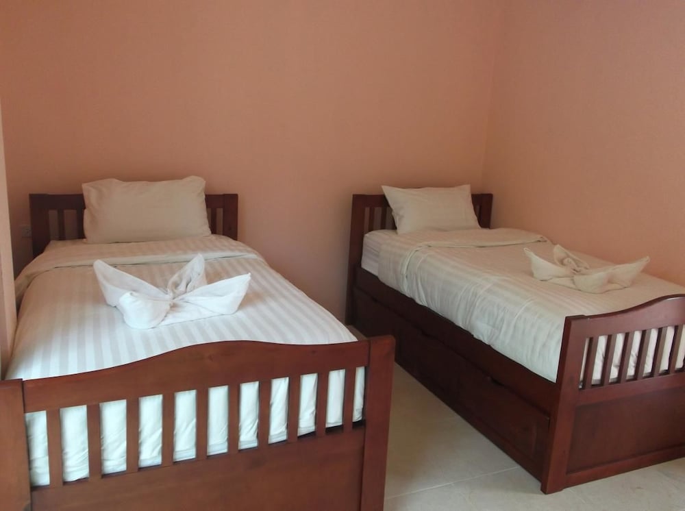 A/C Twin Room -Shared Bath