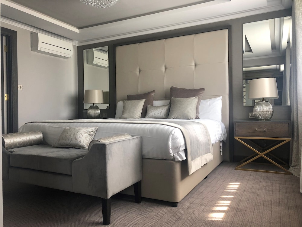 Riverside Lodge Suite photo 1