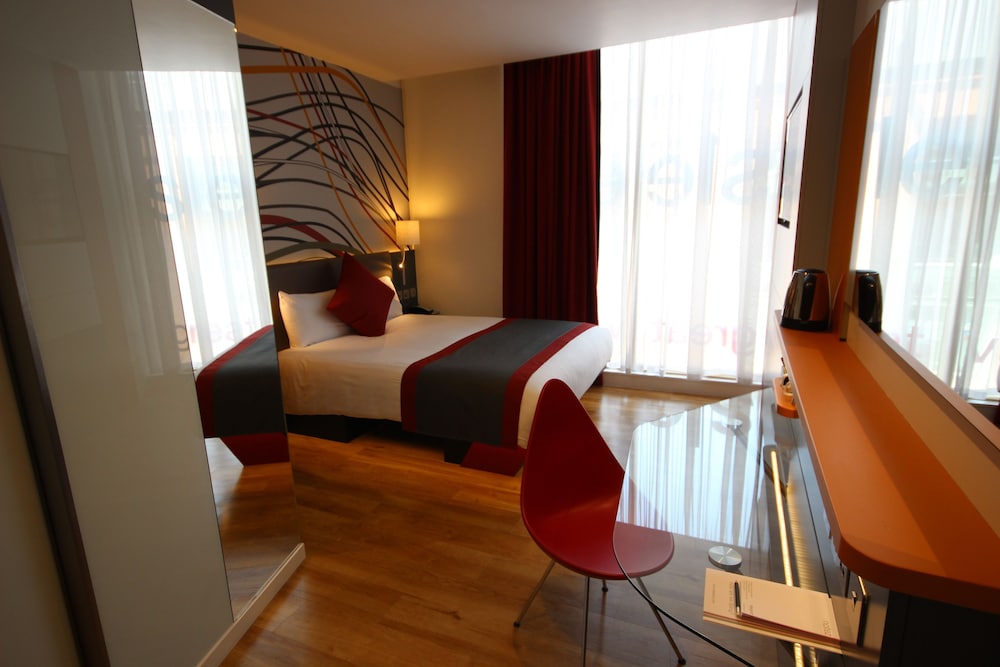 Double Room, 1 Queen Bed