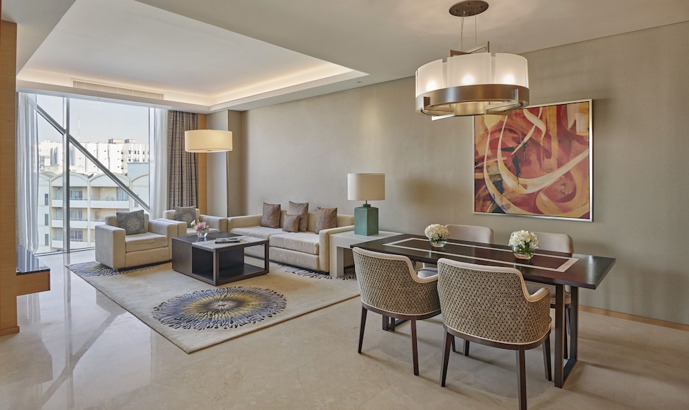 Regency, Executive Suite - Photo 1