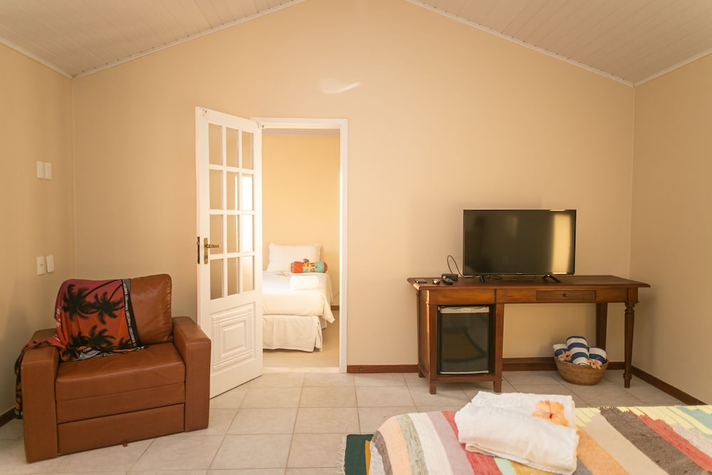 Family Room, Garden View photo 1