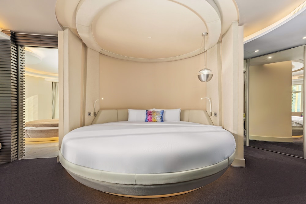 Elite Penthouse, 1 King Bed thumbnail 5
