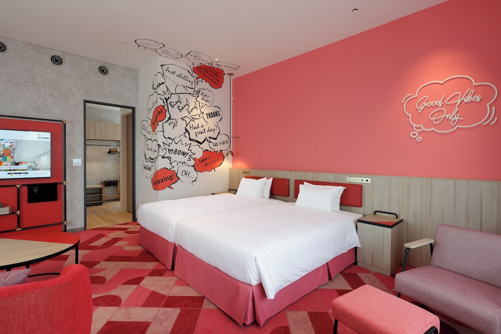 Top Floor Premier Corner Twin Room, Non Smoking photo 1