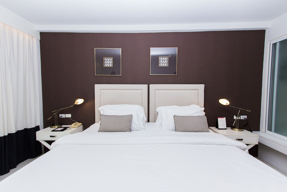 Deluxe Room, Pool View - Photo 7