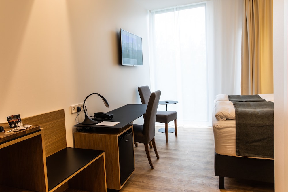 Standard Double or Twin Room - Photo 4