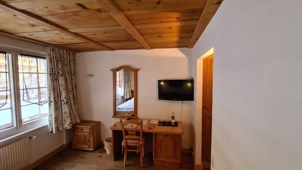 Twin Room (Small, North, Single use ) photo 2
