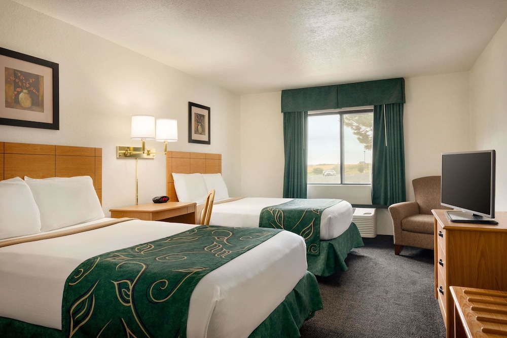 Room, 2 Queen Beds, Accessible, Non Smoking - Photo 2