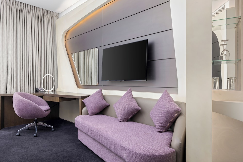 Deluxe Suite (Round Bed)