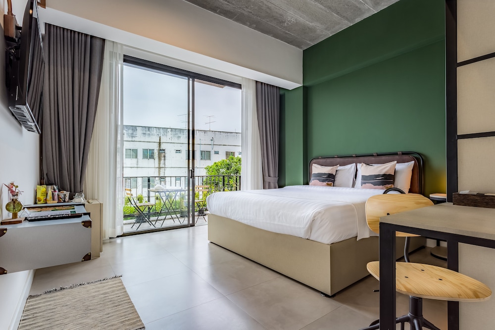 Double Room, 1 King Bed, Balcony - Photo 11