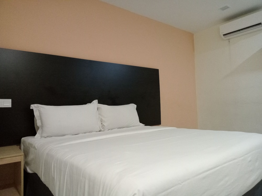 Basic Double Room, 1 Queen Bed photo 1