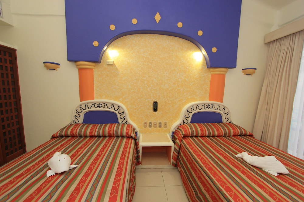 Standard Room, 2 Double Beds photo 2