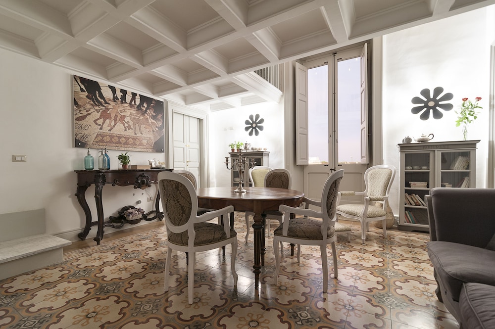 Exclusive Apartment photo 2
