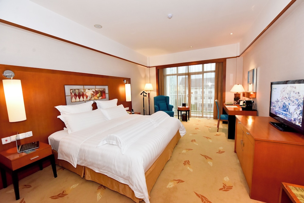 Deluxe Room, 1 King Bed, Club Lounge Access (Executive)