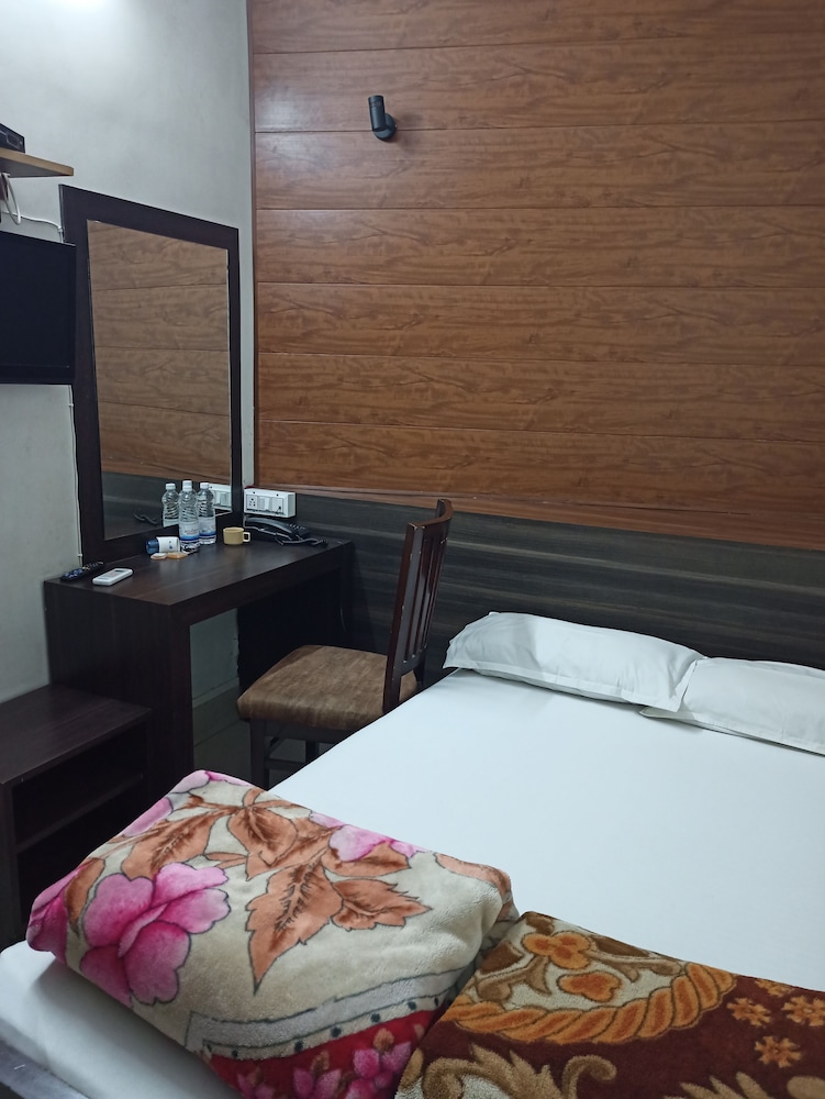 Alka Basic Room Common Bath photo 2