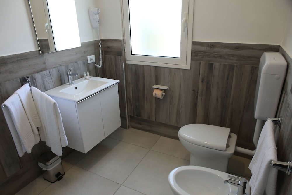 Deluxe Triple Room, Garden View - Photo 17