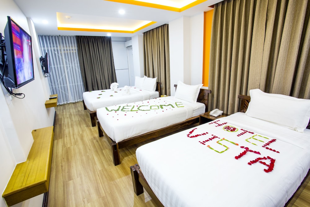 Deluxe Family Suite photo 1