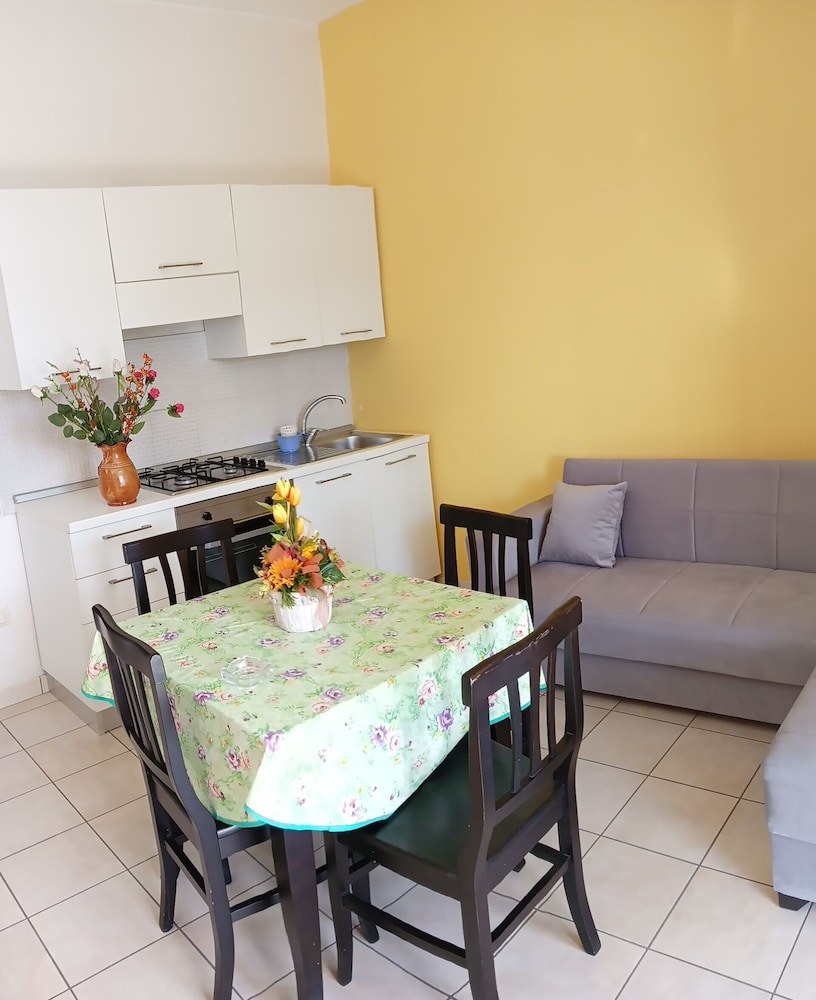 Basic Condo photo 3