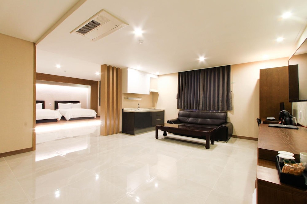 Royal Room