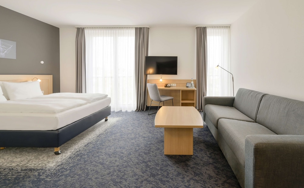Standard Room, 1 Queen Bed (2nd Floor) - Photo 1