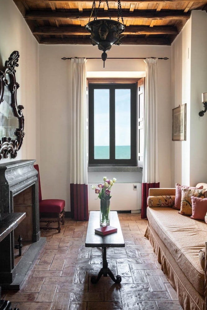 The Olive Suite photo 3