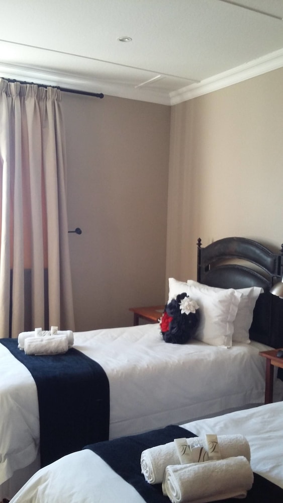 Double or Twin Room photo 2