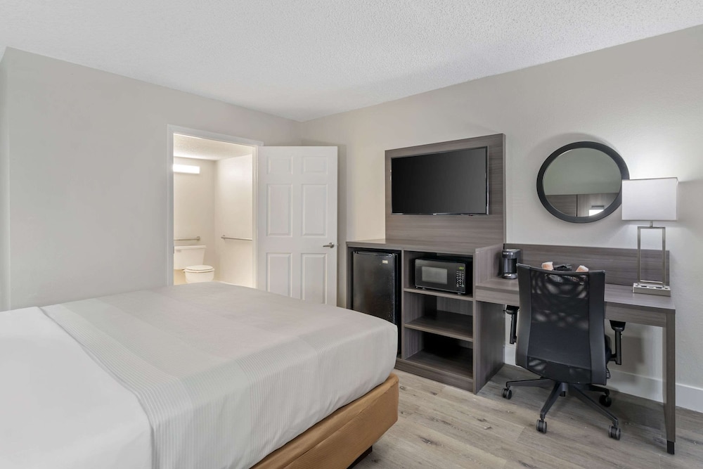 Quality Inn & Suites Orlando East - UCF Area, Photo 3