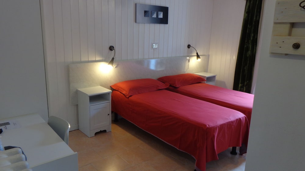 Double Room - Photo 5