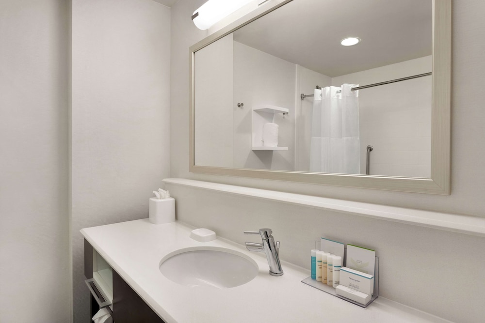Room, 2 Queen Beds, Accessible (Hearing) - Photo 5