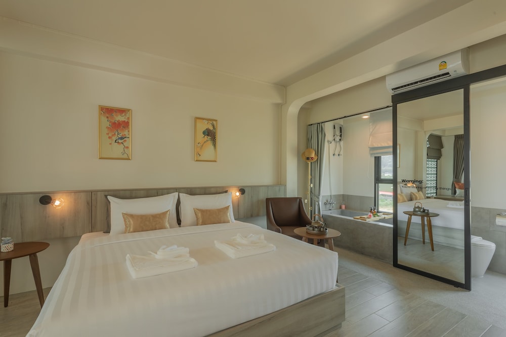 Romantic Room, 1 King Bed, Bathtub, Tower, Nature View