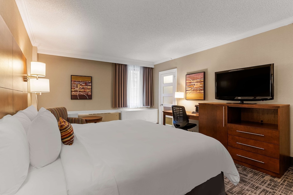 Deluxe Room, 1 King Bed, Non Smoking - Photo 1