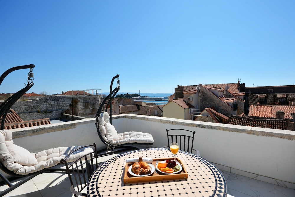Deluxe Double Room, Sea View - Photo 8