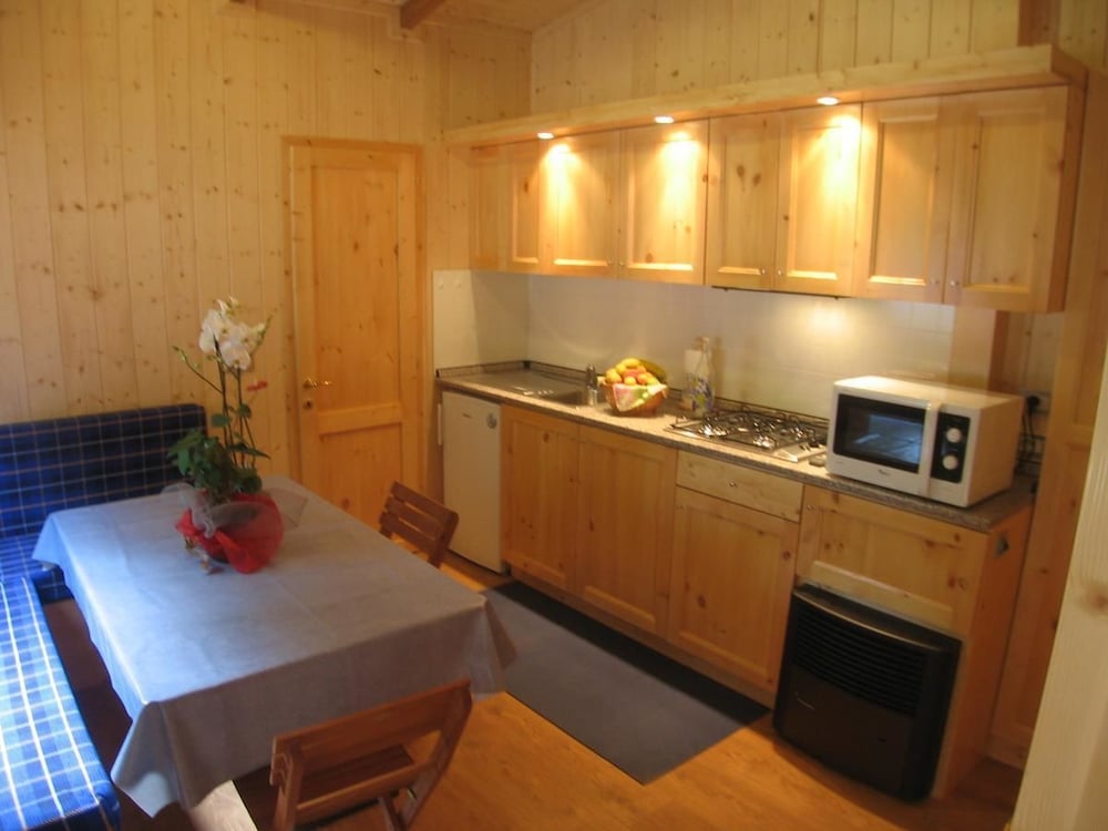 Chalet, 2 Bedrooms (S03) photo 3