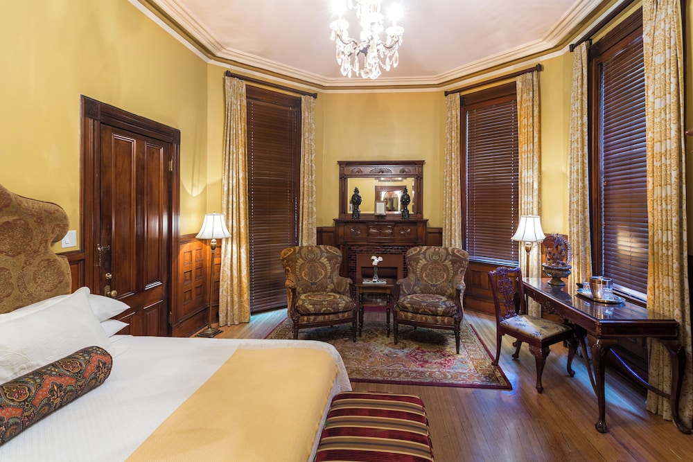 Room, 1 King Bed (John Adam Treulen)