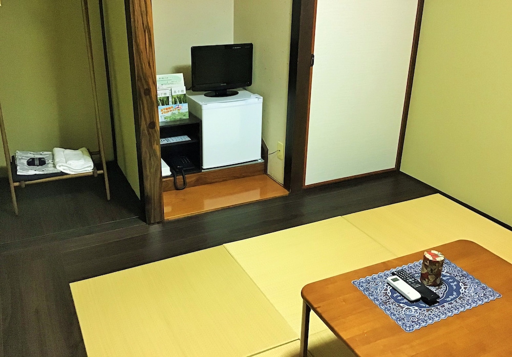 Japanese Style Room with Shared Bathroom photo 2