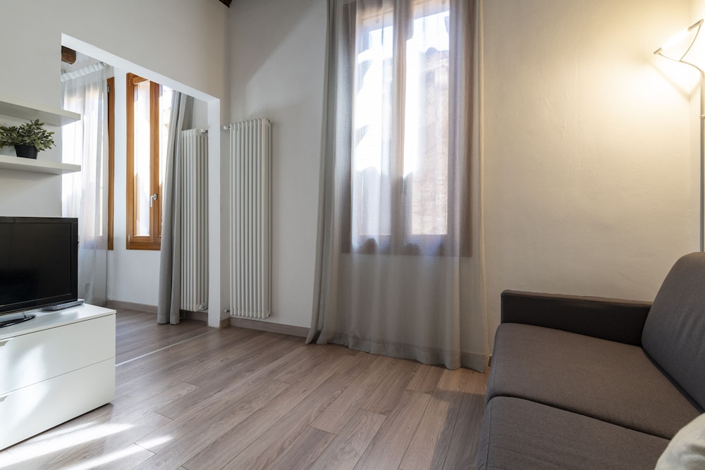 Apartment photo 2
