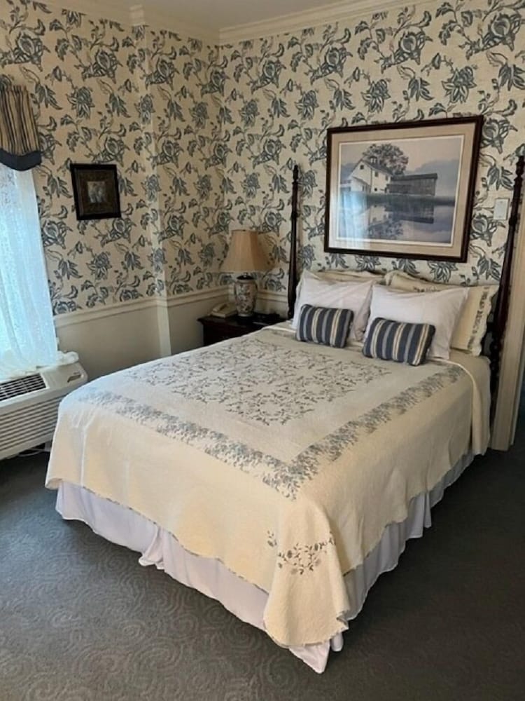 Junior Room, 2 Queen Beds, Non Smoking, Private Bathroom