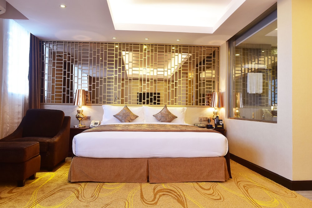 Premier Room, 1 Double Bed, Balcony, City View photo 2