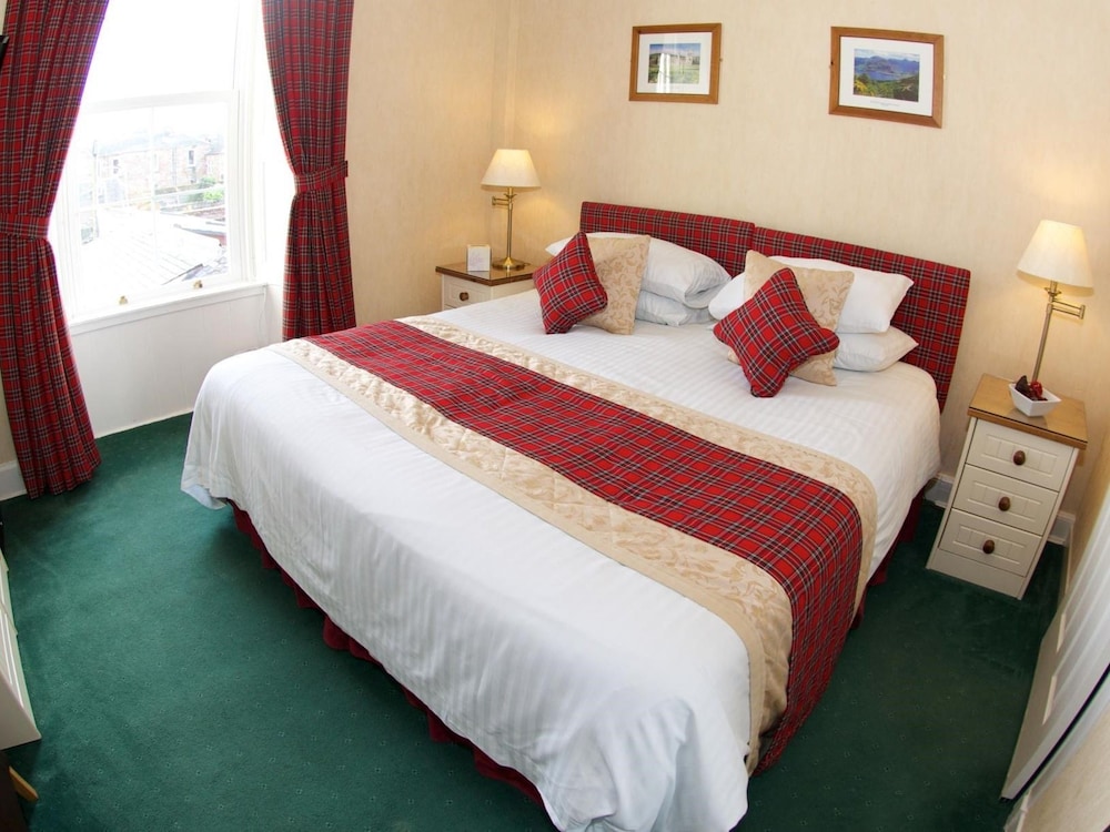 Double or Twin Room, Ensuite, Sea View photo 2