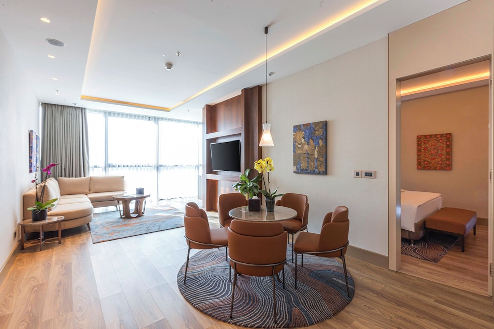 Executive Suite - Photo 4