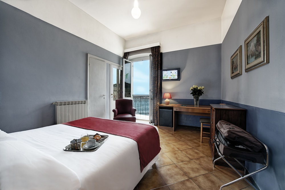 Classic Double Room, Sea View - Photo 1