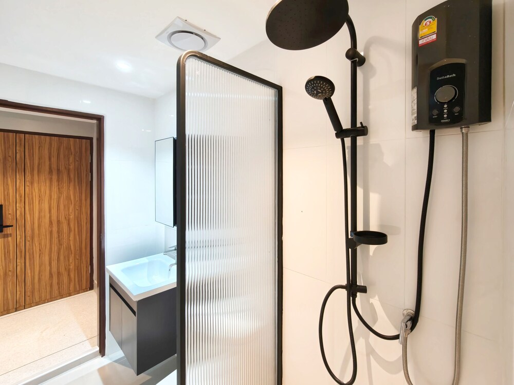 Twin Room - No Window photo 2
