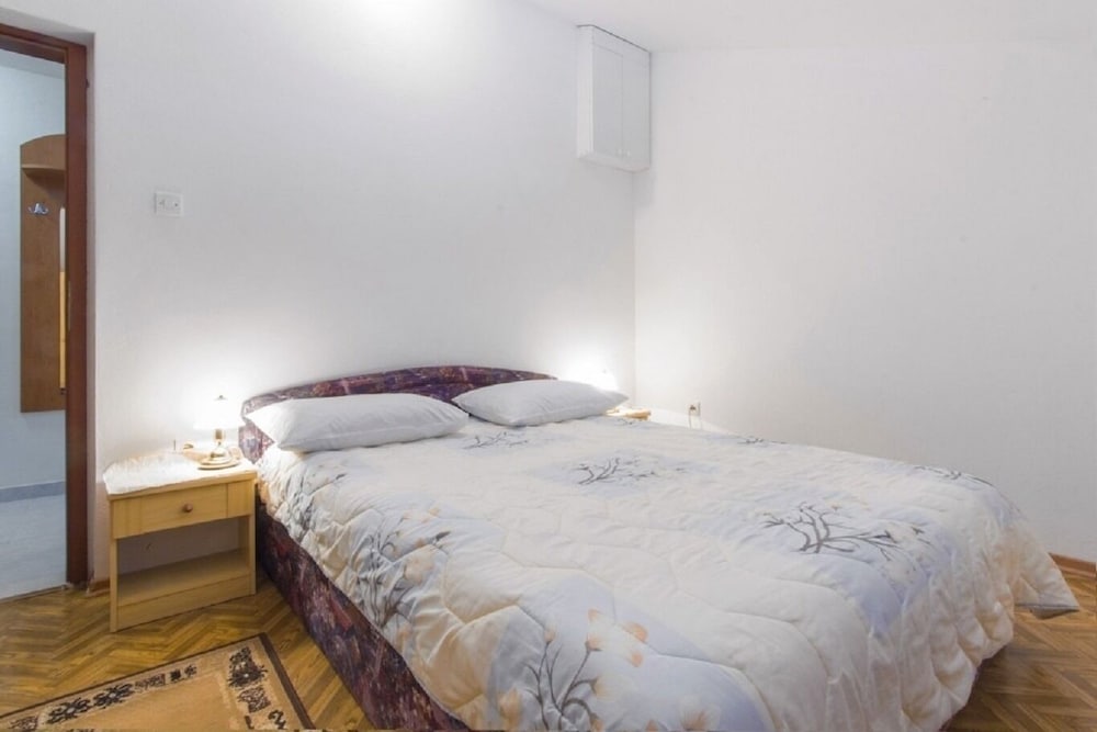 Apartment (Milans - 25m from the beach - A5(6+1))