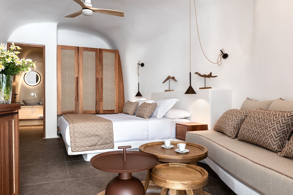Cave Suite with Jacuzzi - Photo 1