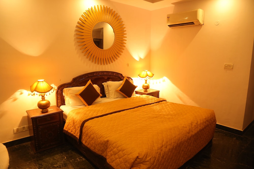 Executive Double Room With Taj Mahal Tour For 2