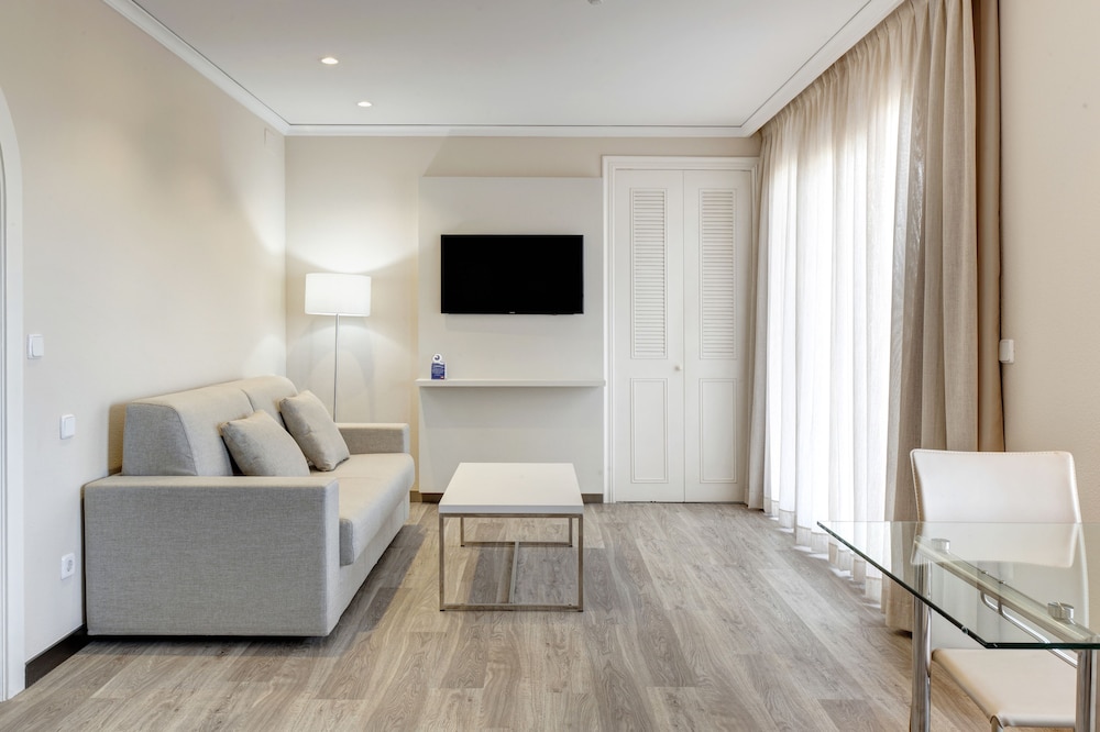 Classic Suite (2 Adults) - Photo 2